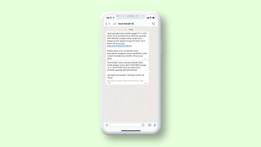 Teléfono que muestra mensajes de Bank Mandiri enviados por WhatsApp