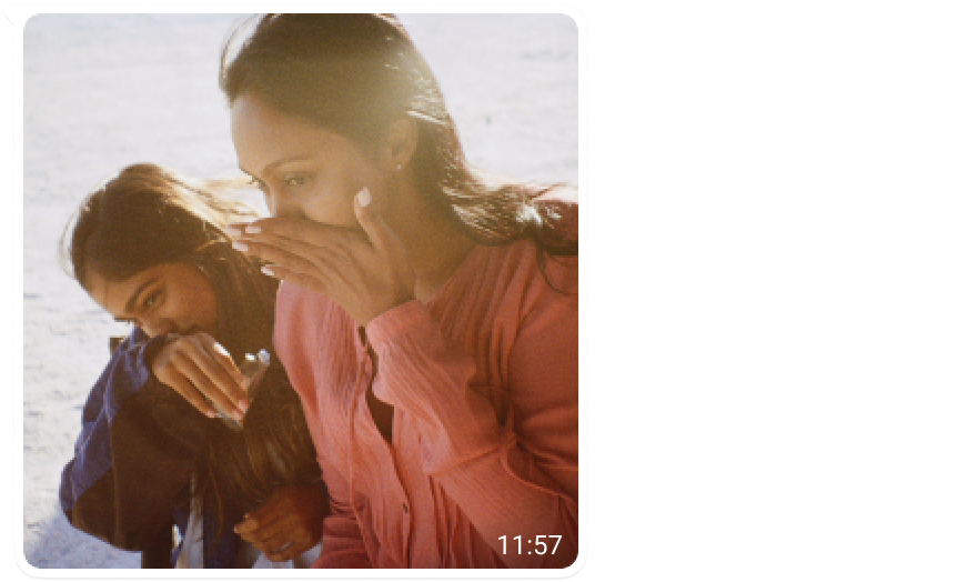 Bild einer Mutter mit ihrer Tochter, das per WhatsApp mit Zeitstempel gesendet wird