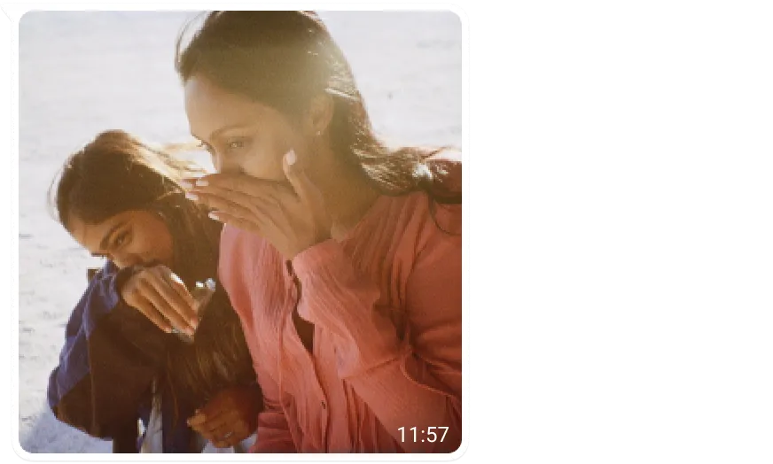 Bild einer Mutter mit ihrer Tochter, das per WhatsApp mit Zeitstempel gesendet wird