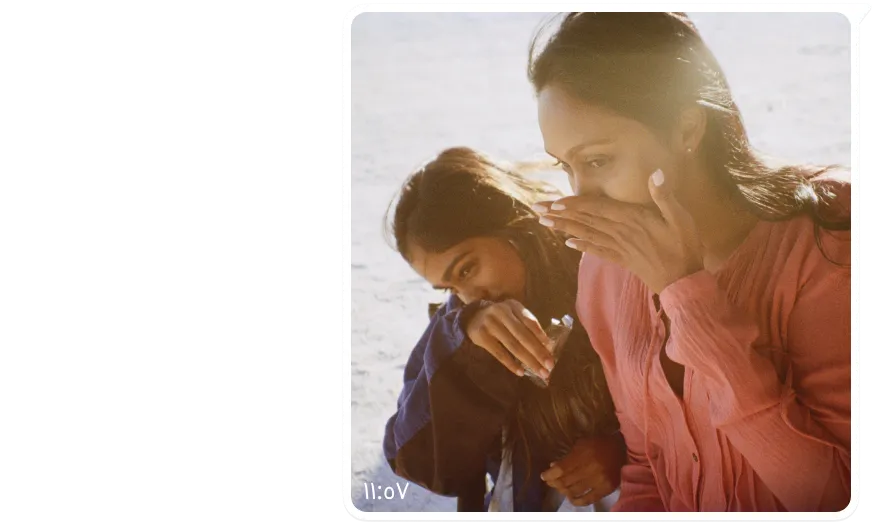 عکسی از یک مادر و دختر که از طریق واتساپ و با مهر زمان ارسال شده است