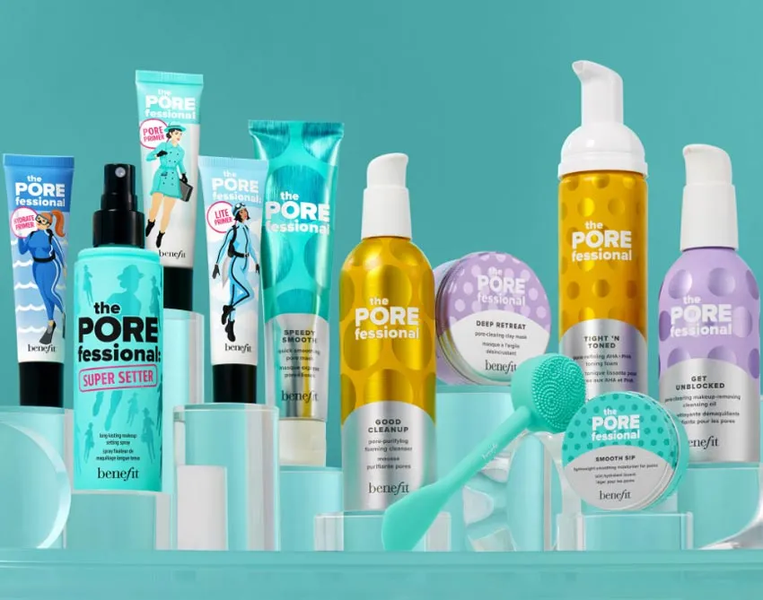Una colección de productos de Benefit Cosmetics