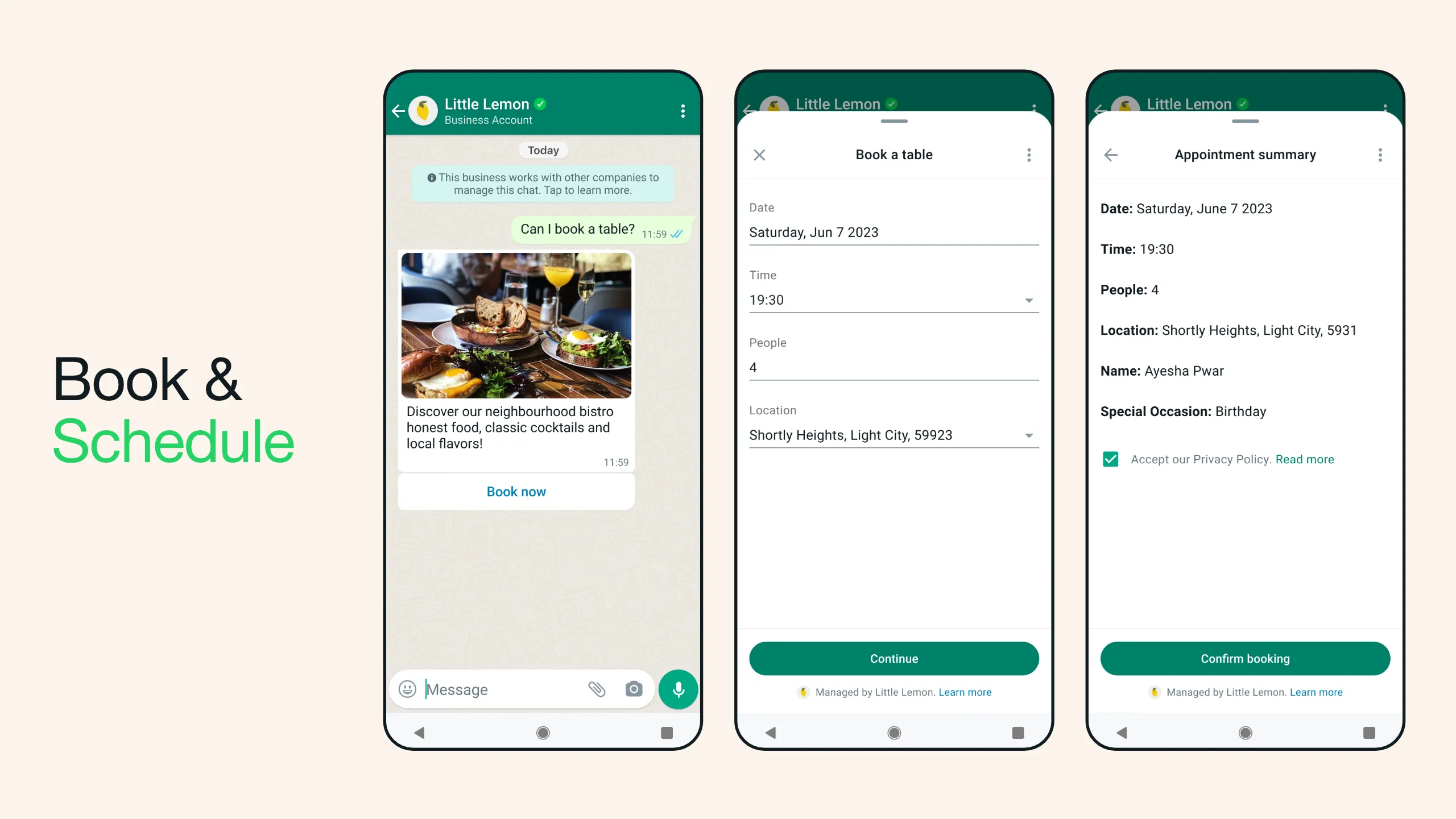 Tres smartphones que muestran cómo reservar y programar mediante un flujo de WhatsApp. El primer teléfono muestra la conversación de un cliente que envía mensajes a Little Lemon para reservar una mesa. El segundo teléfono muestra la información necesaria para reservar mesa. El tercer teléfono muestra el resumen de la reserva.