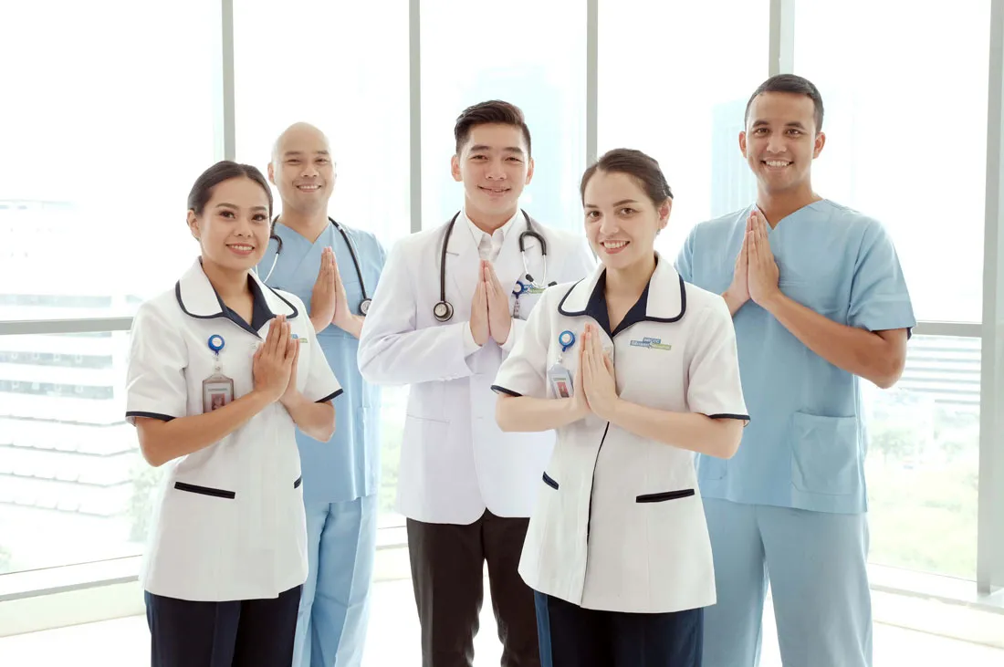 Uma equipe de profissionais da medicina