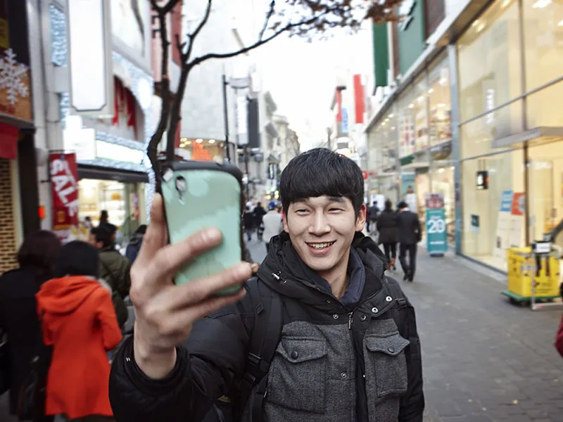 business messaging while holiday shopping