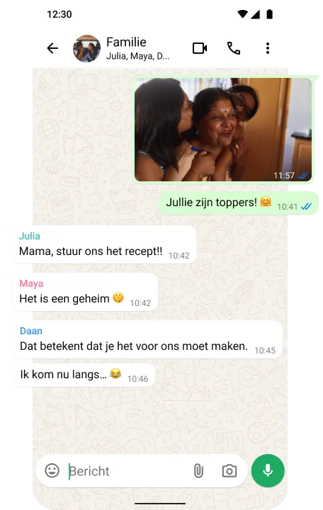 Screenshot van familiegroepschat op WhatsApp waarmee een moeder in contact blijft met haar gezin