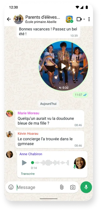 Capture d’écran d’un fil de discussion WhatsApp comprenant des médias, ainsi que des messages textuels, vocaux et vidéo. Cette illustration met en évidence la communication fluide sur cette application de messagerie populaire.