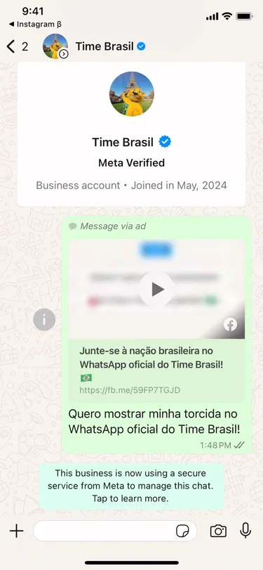 Image montrant des supporters qui personnalisent leur expérience Time Brasil sur WhatsApp.