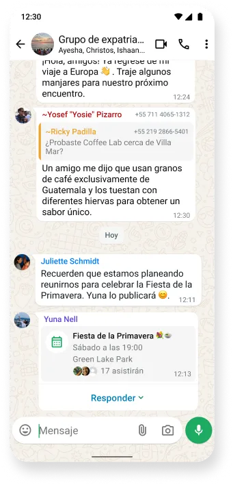 Captura de pantalla del chat grupal de WhatsApp para la planificación de eventos, con una conversación organizada con mensajes de texto que destaca las funciones colaborativas de la aplicación para coordinar reuniones y encuentros