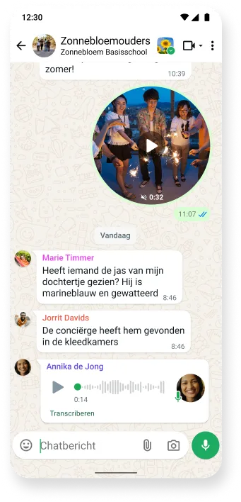 screenshot van whatsapp-chatthread met multimediagesprek met video, tekst en spraakberichten, wat naadloze communicatie laat zien op de populaire berichtenapp