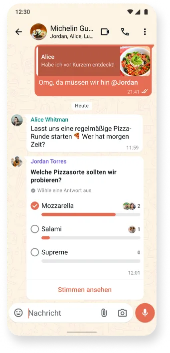 Screenshot eines WhatsApp-Chat-Threads mit leckerem Essen und interaktiven Abstimmungen, die die Chatdesigns der App zeigen