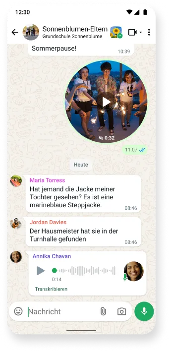 Screenshot eines WhatsApp-Chat-Threads mit Multimedia-Unterhaltung mit Video-, Text- und Sprachnachrichten, der die reibungslose Kommunikation in der beliebten Messaging-App zeigt