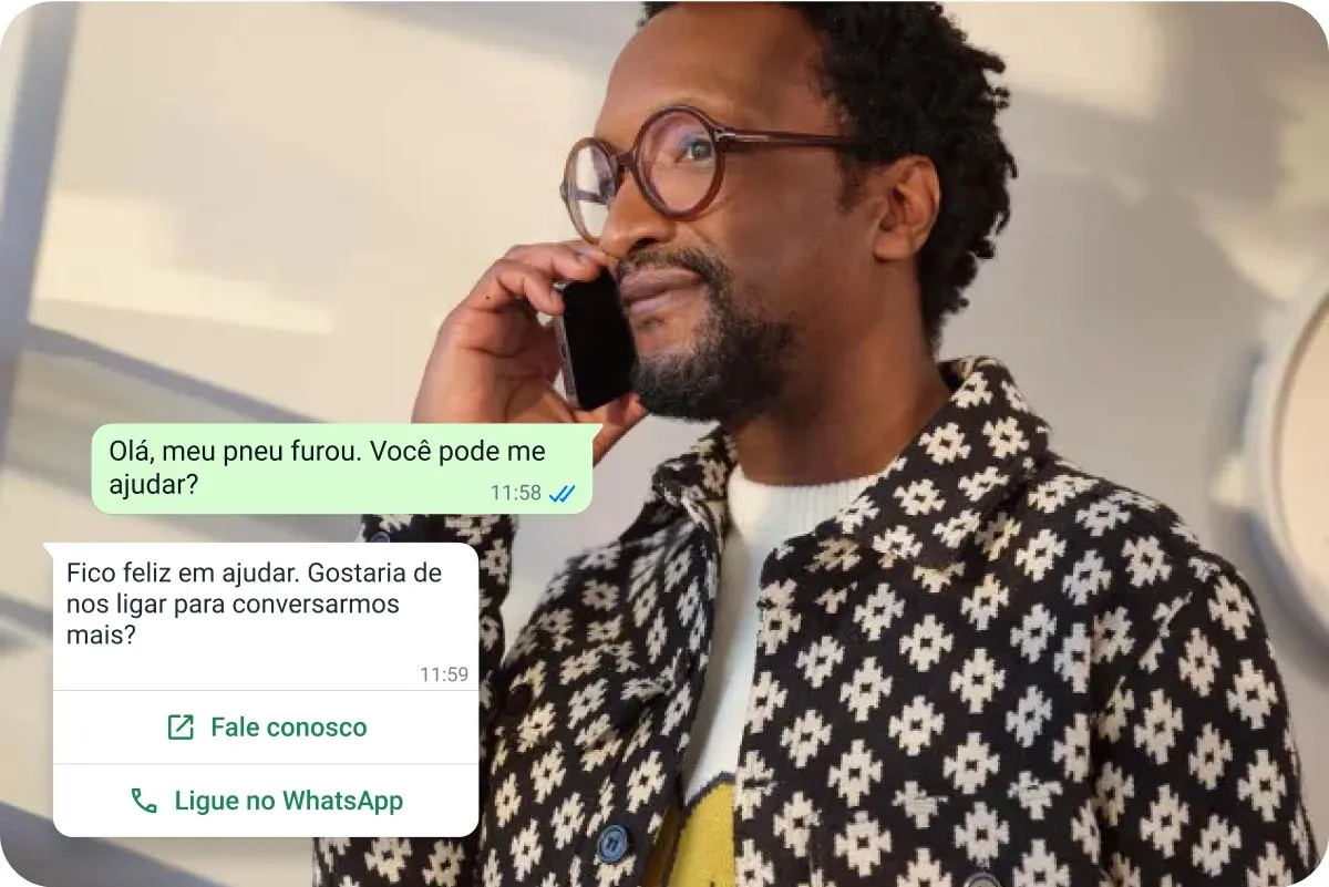 Um homem ligando para o suporte, com uma imagem que mostra as opções de conversar por voz ou por mensagem