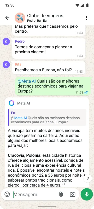 Smartphone a mostrar uma conversa de grupo chamada "Clube das viagens" a planear uma viagem à Europa, com a Meta AI a dar dicas de viagem.