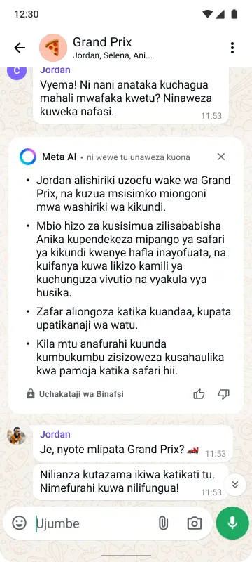 Simu mahiri inayoonyesha gumzo la kikundi linaloitwa "Fans" lenye ujumbe kuhusu Grand Prix, majina ya washiriki, emoji na kitufe cha kutuma.