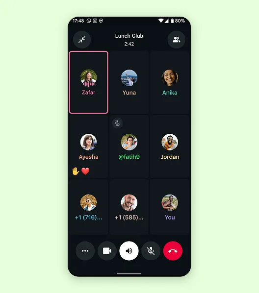 Mobile device na nagtatampok ng voice call sa group