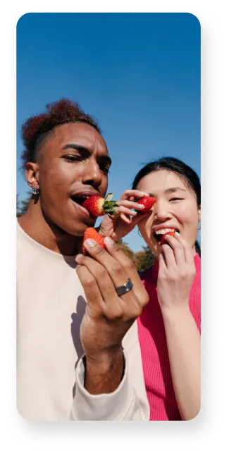 imagem do perfil de usuário do WhatsApp de uma mulher feliz e rindo